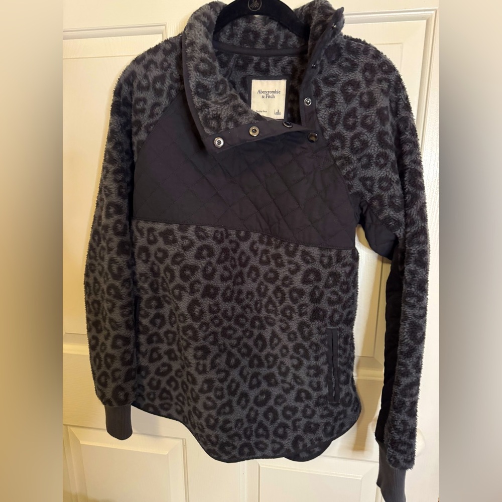 Abercrombie & Fitch Women's Charcoal Black Leopard Fleece Pullover